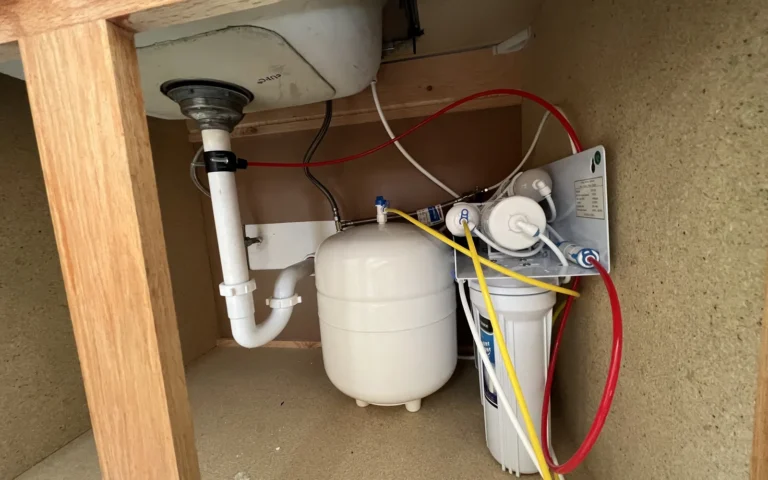 Under sink reverse osmosis water filter system with storage tank and tubing